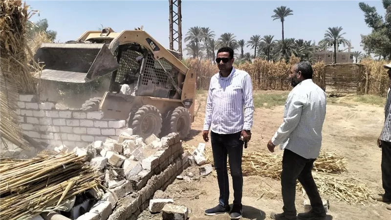 حملة إزالة فورية للتعديات على الأراضي الزراعية بقرية منشأة الجمال في الفيوم
