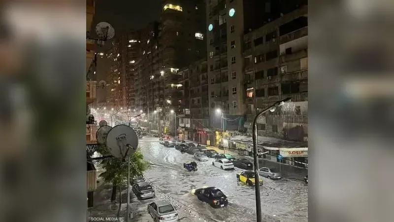 عاصفة الإسكندرية.. الأرصاد تكشف الأسباب الرئيسة للظواهر الجوية المفاجئة|فيديو