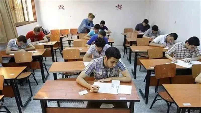 بسبب تداول الدراسات.. إحالة رئيس لجنة ومراقب امتحانات للنيابة الإدارية 