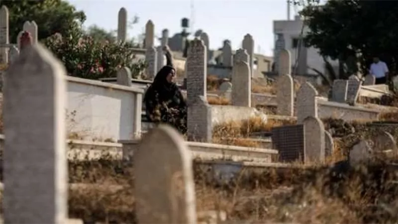 هل الموت يوم الجمعة أو ليلتها وقاية من فتنة القبر وعذابه؟.. بشارة نبوية