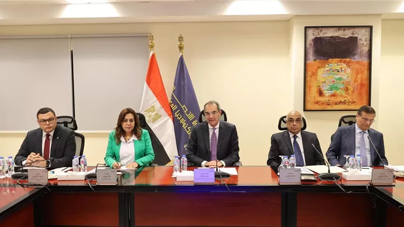 وزير الاتصالات: ربط كافة قواعد البيانات مع منظومة الرقم القومى العقارى  