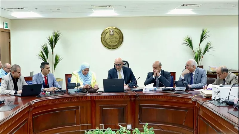 وزير التربية والتعليم يتابع امتحانات الدبلومات الفنية من غرفة العمليات 