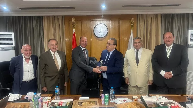 الضرائب: إزالة أي معوقات تواجه المصانع والشركات لضمان الاستفادة من التسهيلات 