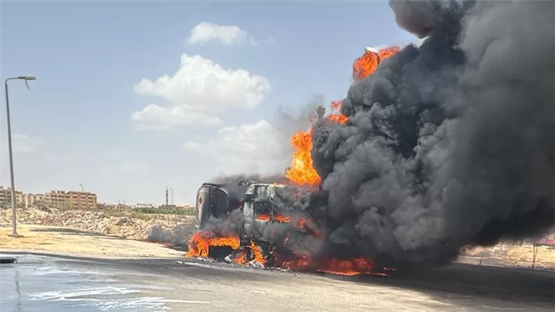 بعد انفجار سيار وقود.. اندلاع حريق هائل في محطة بنزين بالعاشر من رمضان 
