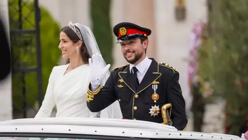 الأميرة إيمان تزين الذكرى الثانية لزواج ولي العهد الأردني الأمير الحسين ورجوة