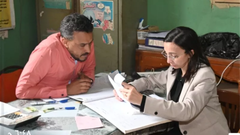خلال جولتها اليوم.. محافظ البحيرة  توجه بمراجعة سجلات الجمعية الزراعية بإدفينا