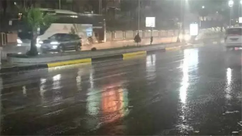 حين يفاجئكِ الطقس.. دليلكِ لحماية نفسكِ وأسرتكِ أثناء العواصف المفاجئة