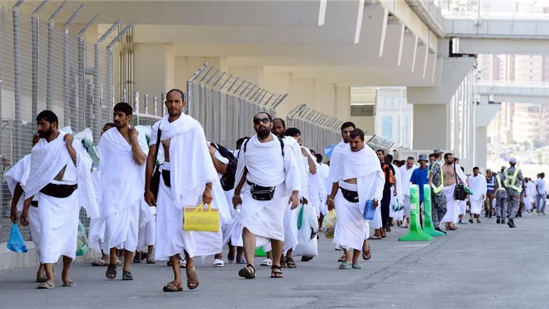 السعودية تطلق ساعات ذكية لمتابعة الحالة الصحية للحجاج عن بُعد