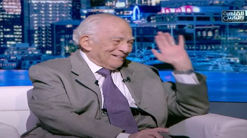 رشوان توفيق: مسيرتي حياة مع الله والفن .. وأدعو للحج مجددًا|فيديو 