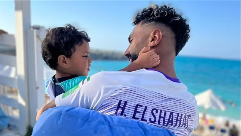 حسين الشحات يحتفل بعيد ميلاد نجله 