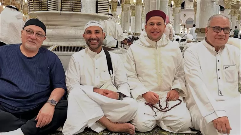 أحمد سعد يعلن التوبة عبر صورة له من الحرم             