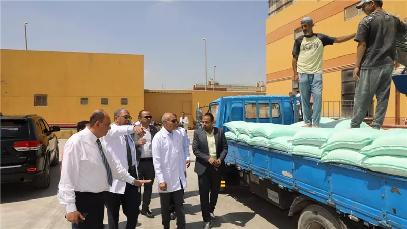 محافظ القاهرة يؤكد أهمية الالتزام بمعايير الجودة في إنتاج الدقيق