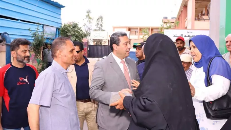 محافظ دمياط يشدد على ضرورة وضع ملصقات خط السير وتعريفة المواصلات بالمواقف