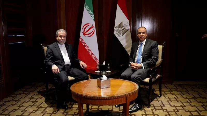 وزير الخارجية الإيراني: نؤكد أهمية تعزيز العلاقات المشتركة بين طهران والقاهرة