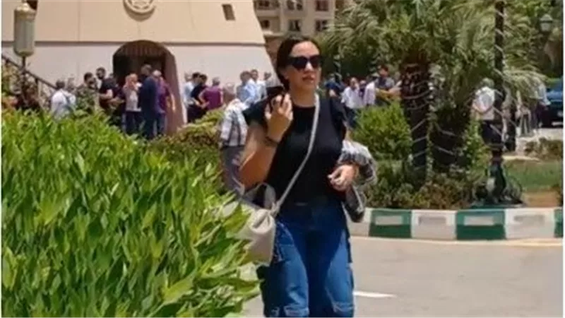 وسط غياب نجوم الفن.. تشييع جثمان والدة المخرج حاتم فريد من مسجد الشرطة