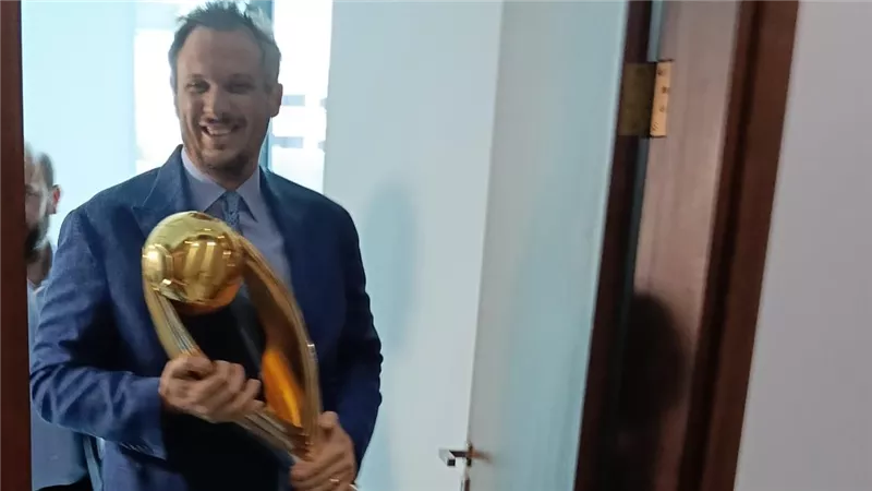 ممدوح عيد رئيس بيراميدز يحضر اجتماع اتحاد الكرة والرابطة بكأس إفريقيا 