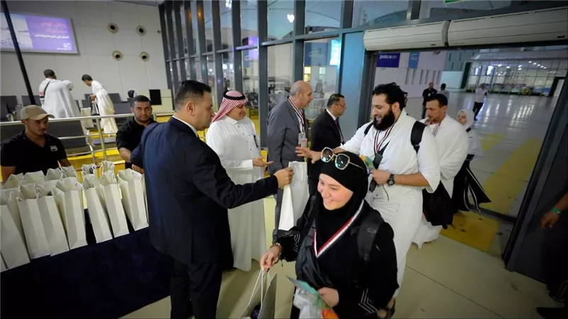 بعثة أسر شهداء الشرطة تغادر إلى الأراضي المقدسة لأداء فريضة الحج |الصور