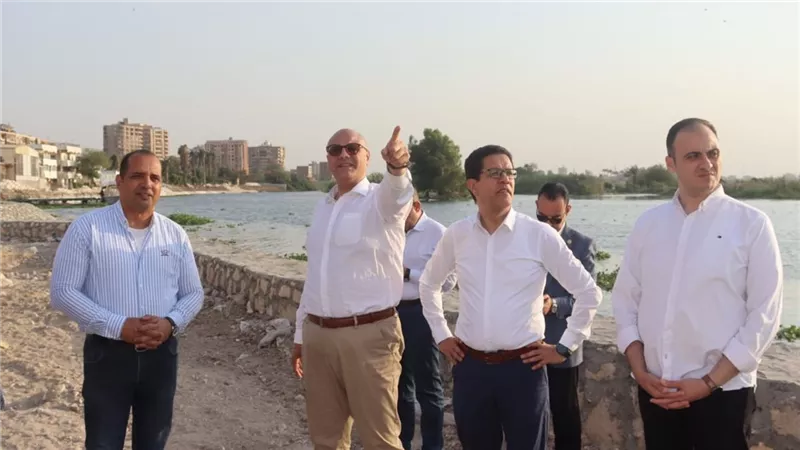 محافظ القليوبية ورئيس جامعة بنها يتفقدان ممشى أهل مصر 
