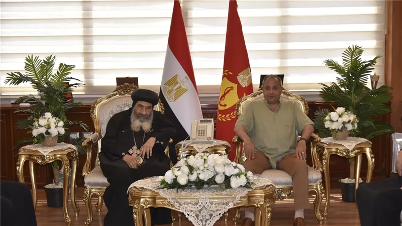 محافظ بورسعيد يستقبل وفدا من الكنيسة للتهنئة بعيد الأضحى المبارك