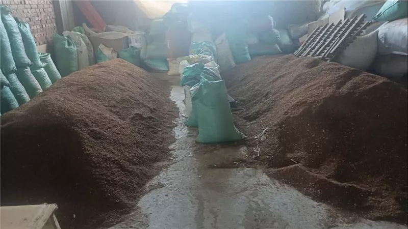 التبغ مضروب.. ضبط مخزن لتصنيع السـ ـجائر المقلدة في كفر الشيخ