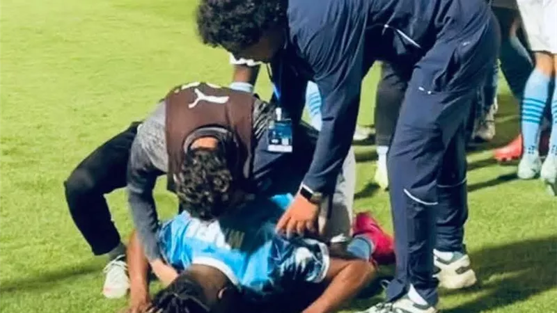اعتنق الإسلام في مارس واحتفل بالسجود في النهائي.. قصة «إسلام» فيستون ماييلي