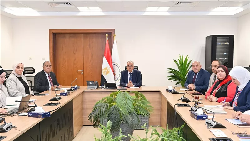 وزير الري يتابع الاستعدادات لعقد 