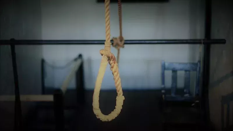 لسوء حالته النفسية.. عامل ينتحر شنقًا بحبل في سوهاج
