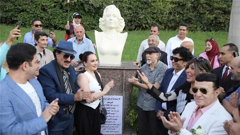 أسمهان تعود إلى الأوبرا.. تمثال برونزي يخلّد أسطورتها الفنية|خاص بالفيديو