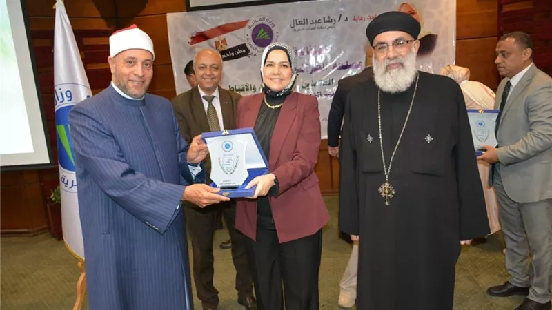الضرائب تكرم العاملين الفائزين بالمسابقات الدينية دعمًا للوحدة الوطنية