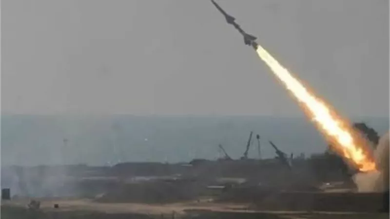 خبير: 3 ملايين إسرائيلي احتموا بالملاجئ وصواريخ اليمن تُربك الداخل