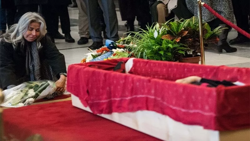 سيدة تعود للحياة داخل نعشها في حادثة غريبة بالتشيك.. تعرف على التفاصيل