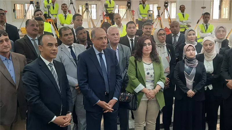 الأول من نوعه.. محافظ المنيا يفتتح مجمع الذكاء المكاني 