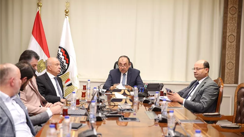 وزير قطاع الأعمال يلتقي وفدًا من باور إنترناشيونال لبحث فرص التعاون 