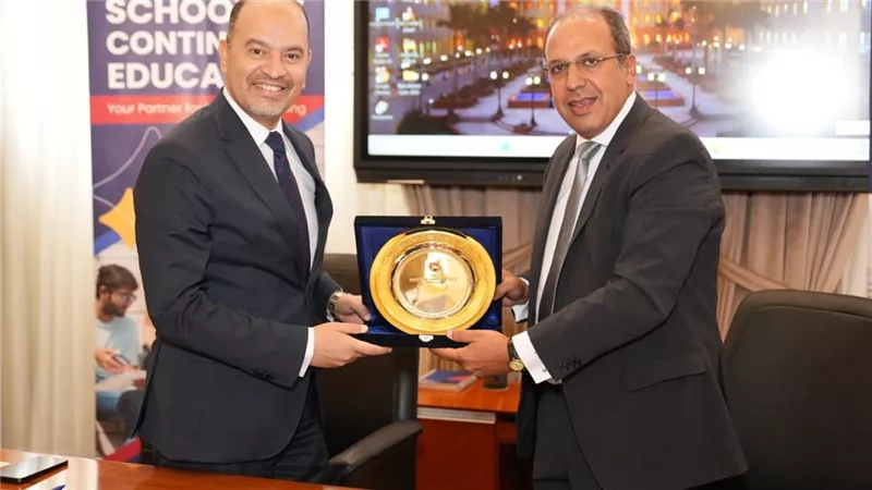 الجامعة البريطانية في مصر توقع بروتوكول تعاون مع المعهد المصرفي المصري