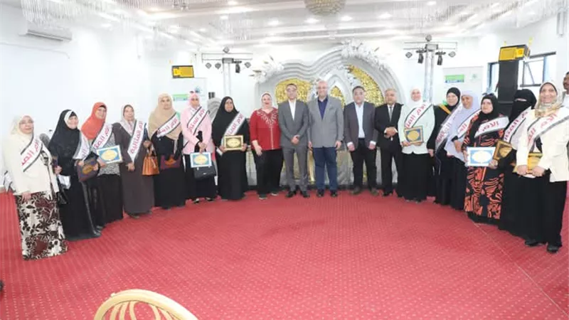محافظ بني سويف يُكرّم الأمهات المثاليات الفائزات بالتعاون مع التنمية المحلية 