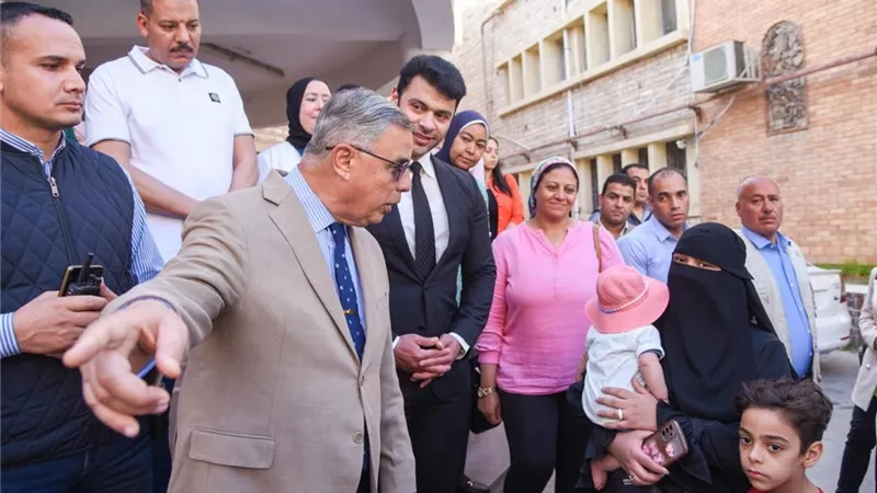 بحضور محافظ الإسكندرية.. مصر أكتوبر  يسلم تاكسي جديد للسائق المتضرر من السيول 