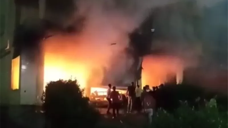 خسائر بالملايين.. حريق هائل يلتهم معرض أجهزة كهربائية بسمنود