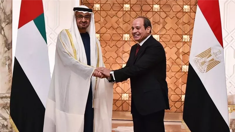 استقبله رئيس الدولة.. الرئيس السيسي يصل الإمارات في زيارة أخوية