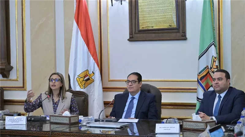 سامي عبدالصادق: الحفاظ على الهوية البصرية لجامعة القاهرة يعكس عراقة تاريخها 