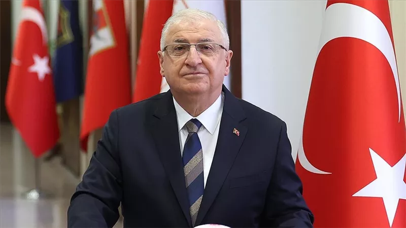 وزير الدفاع: تركيا تدعم الجيش السوري ولا خطط لانسحاب فوري