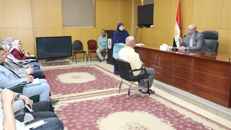 محافظ بني سويف يوجه بتوفير الأدوية ونقص المستلزمات الطبية فورًا