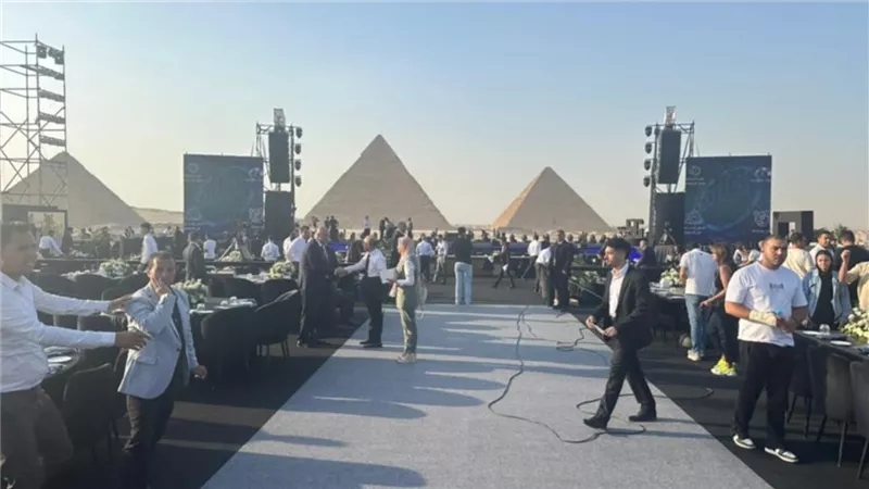 بحضور مدبولي وعدد من الوزراء..آخر استعدادات إطلاق خدمة الـ5G تحت سفح الأهرامات
