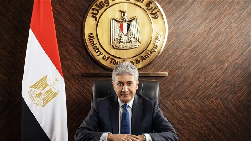 وزير السياحة يوجّه ببذل أقصى جهد لخدمة الحجاج وتصعيدهم لعرفات بشكل آمن 