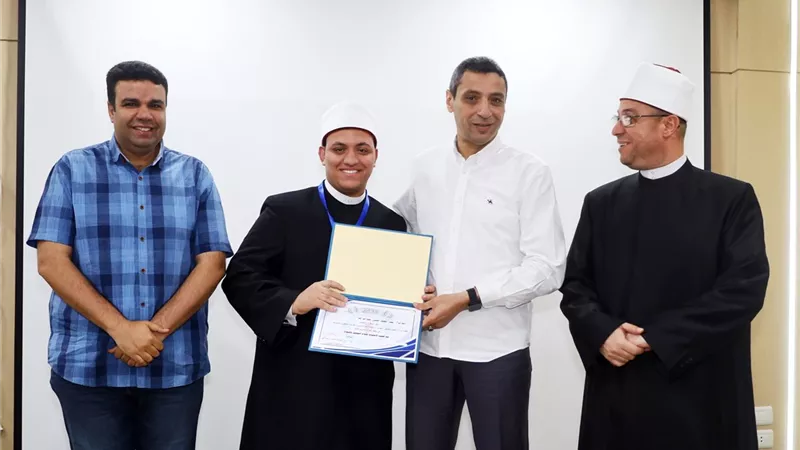 محافظ السويس يكرم حفظة القرآن وأبطال السباحة الحاصلين علي مراكز عالمية  