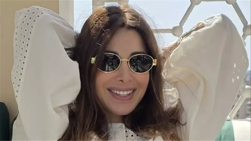 نانسي عجرم تهنأ الأمة العربية بالمولد النبوي: بتمنى قلوب العالم تملأ حب 