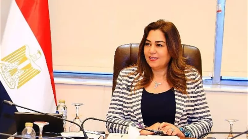 منال عوض تعلن عن مد تلقى طلبات الراغبين فى الندب بديوان الوزارة 