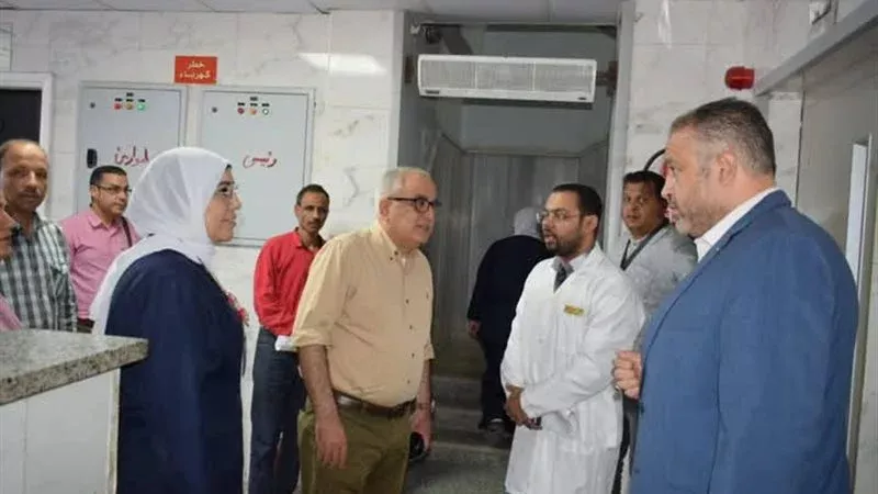 يوم الوقفة… رئيس التأمين الصحي يفاجي مستشفى النصر بحلوان لمتابعة خدمات العيد