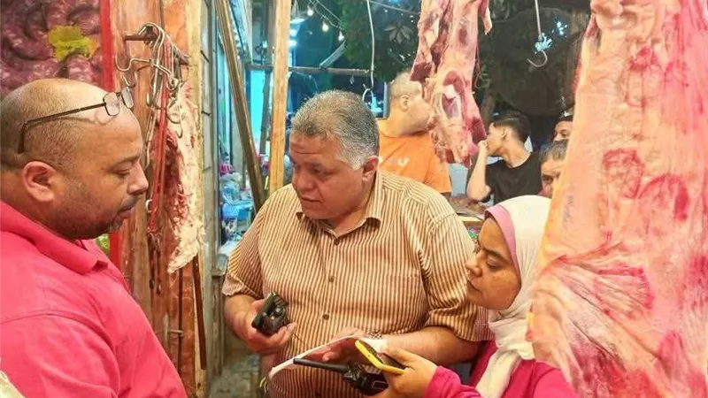 حي وسط الإسكندرية يشن حملات على محلات الجزارة لتنفيذ قرار المحافظ
