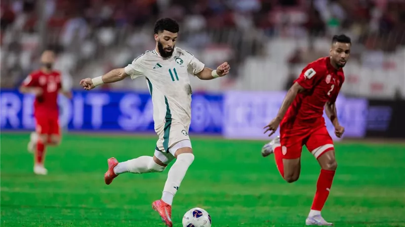 منتخب السعودية يهزم البحرين خارج الديار ويشعل صراع المجموعة بتصفيات المونديال