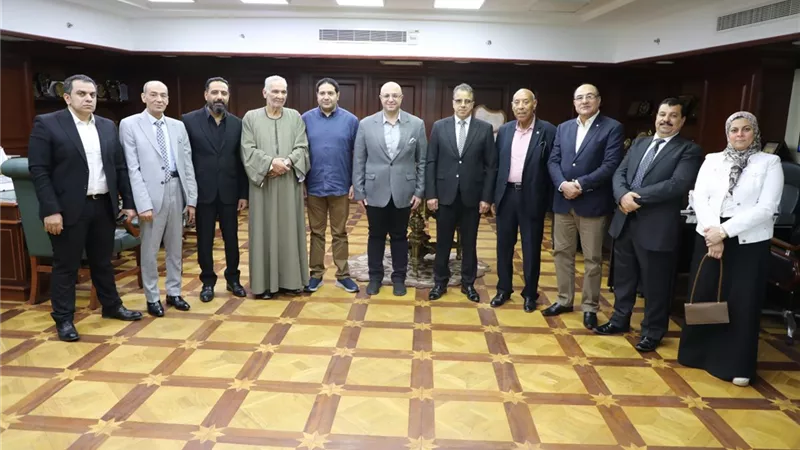 محافظ بني سويف يستقبل قيادات الكنائس والطوائف المسيحية وقيادات الجبهة الوطنية 
